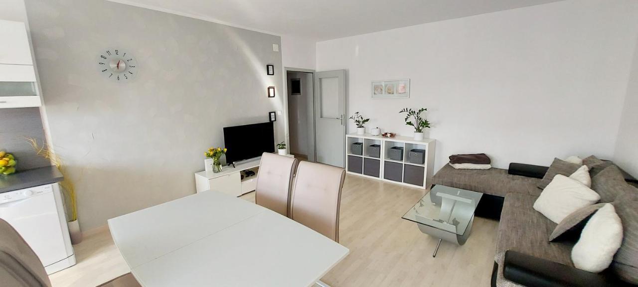 Apartman Near Fazana-500 From The Sea Dış mekan fotoğraf